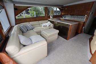 2005 VIKING 52 Convertible - photo 17
