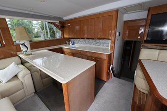 2005 VIKING 52 Convertible - photo 18