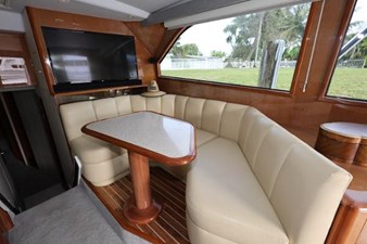 2005 VIKING 52 Convertible - photo 19