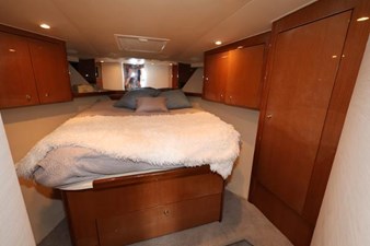 2005 VIKING 52 Convertible - photo 24