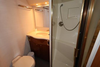 2005 VIKING 52 Convertible - photo 26