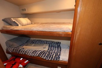 2005 VIKING 52 Convertible - photo 30