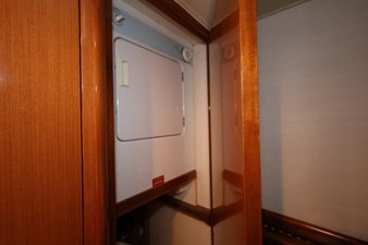 2005 VIKING 52 Convertible - photo 32