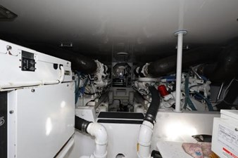 2005 VIKING 52 Convertible - photo 34