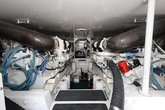 2005 VIKING 52 Convertible - photo 36