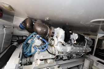 2005 VIKING 52 Convertible - photo 37
