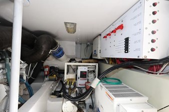 2005 VIKING 52 Convertible - photo 39
