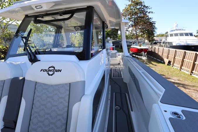 Photo of FOUNTAIN - 38' 4