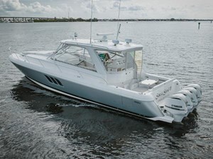 2018 INTREPID 475 Sport Yacht - photo 4