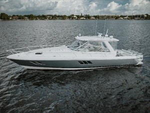 2018 INTREPID 475 Sport Yacht - photo 5