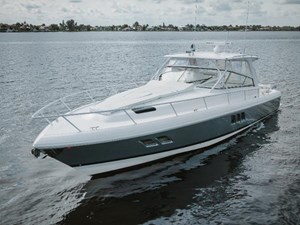 2018 INTREPID 475 Sport Yacht - photo 6
