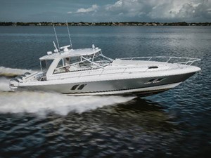 2018 INTREPID 475 Sport Yacht - photo 10