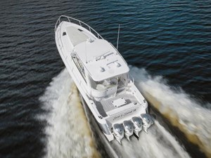 2018 INTREPID 475 Sport Yacht - photo 12