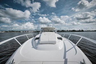 2018 INTREPID 475 Sport Yacht - photo 14