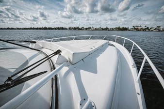 2018 INTREPID 475 Sport Yacht - photo 15