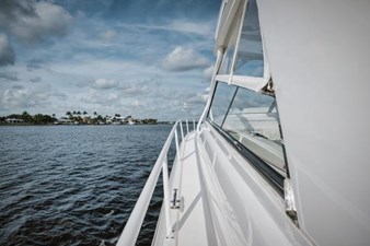 2018 INTREPID 475 Sport Yacht - photo 16
