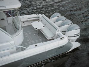 2018 INTREPID 475 Sport Yacht - photo 17