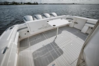 2018 INTREPID 475 Sport Yacht - photo 18