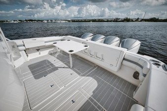 2018 INTREPID 475 Sport Yacht - photo 19