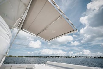 2018 INTREPID 475 Sport Yacht - photo 21