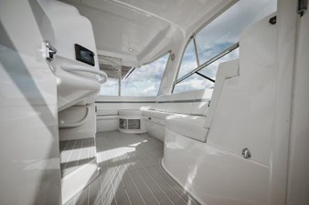 2018 INTREPID 475 Sport Yacht - photo 22
