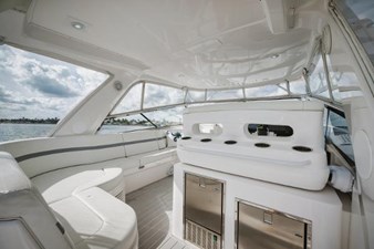 2018 INTREPID 475 Sport Yacht - photo 24