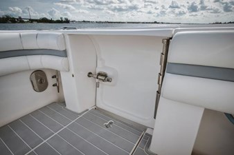 2018 INTREPID 475 Sport Yacht - photo 26