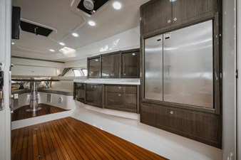 2018 INTREPID 475 Sport Yacht - photo 28