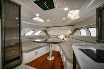 2018 INTREPID 475 Sport Yacht - photo 29