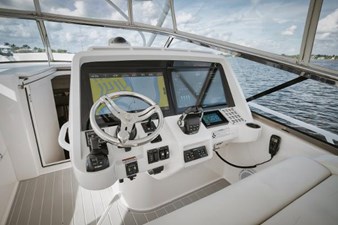 2018 INTREPID 475 Sport Yacht - photo 35