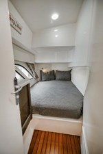 2018 INTREPID 475 Sport Yacht - photo 38