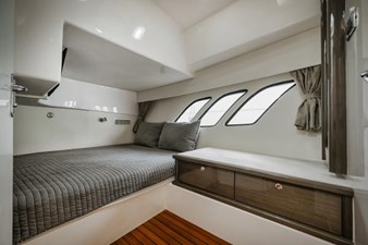 2018 INTREPID 475 Sport Yacht - photo 41