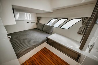 2018 INTREPID 475 Sport Yacht - photo 42