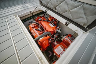 2018 INTREPID 475 Sport Yacht - photo 46