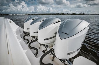 2018 INTREPID 475 Sport Yacht - photo 47