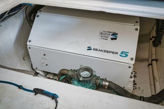 2018 INTREPID 475 Sport Yacht - photo 48