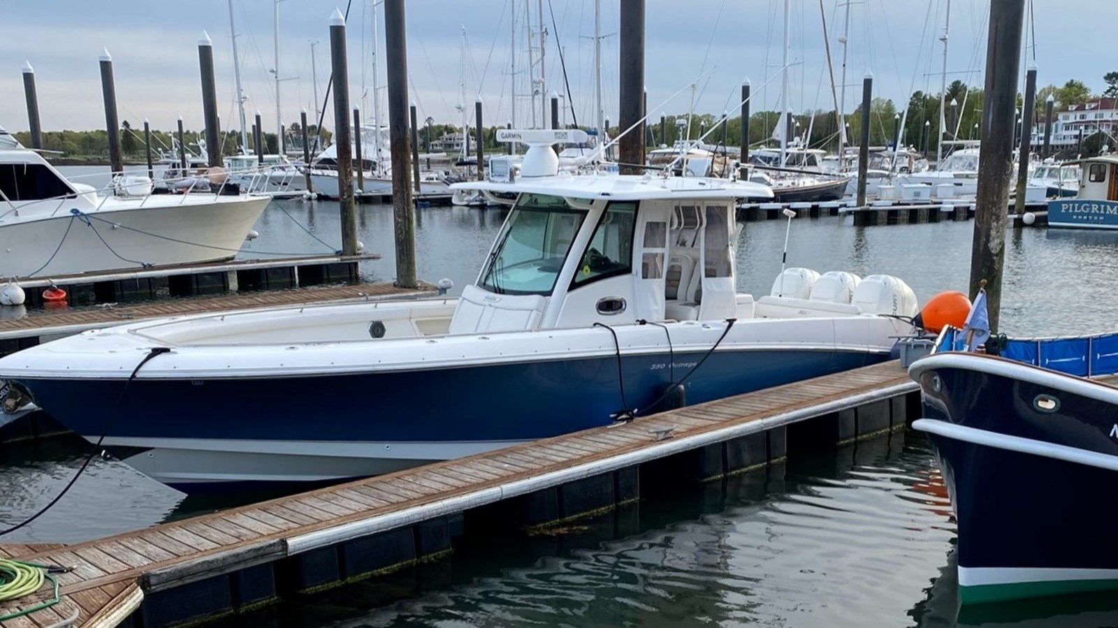2015 BOSTON WHALER 35' 9