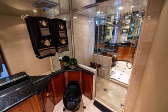 HATTERAS 2005 OUTRAGEOUS  Vessel #443792 - Photo Hatteras 80 92