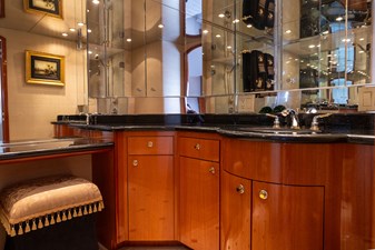 HATTERAS 2005 OUTRAGEOUS  Vessel #443792 - Photo Hatteras 80 96