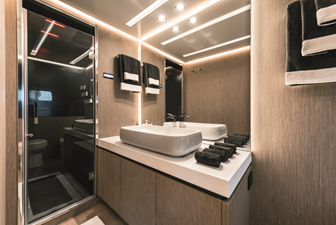 80 2025 83' 4" AB YACHTS