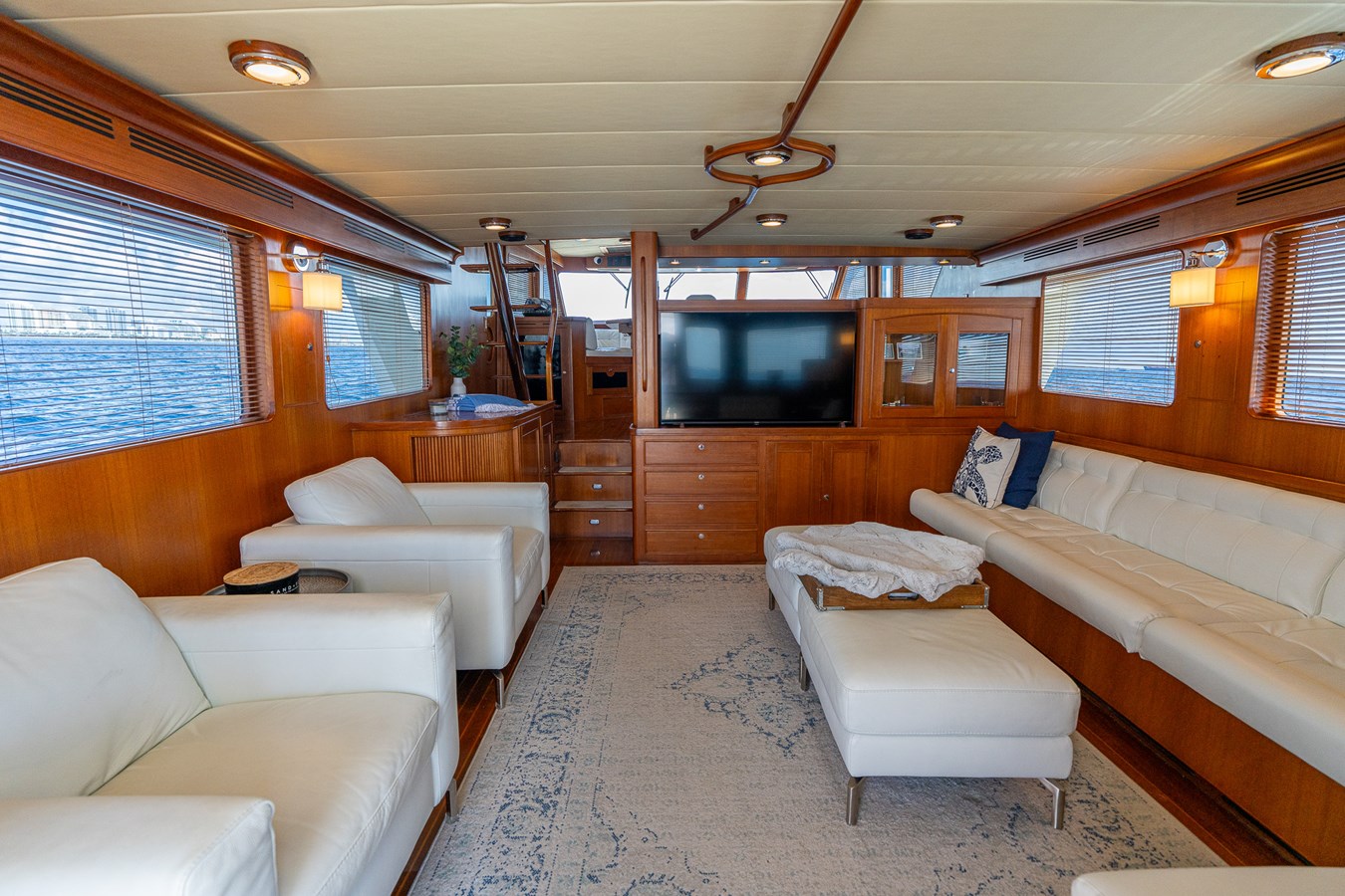 Salon facing Forward