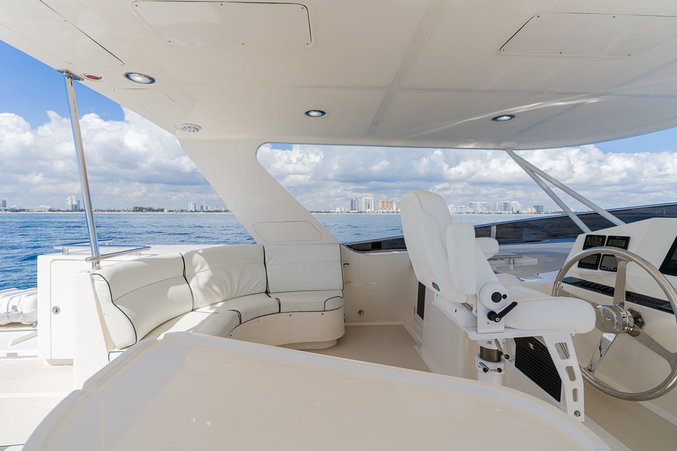 Flybridge facing Port