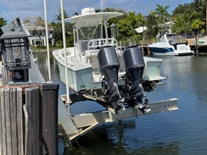2005 REGULATOR 23 Center Console - photo 7