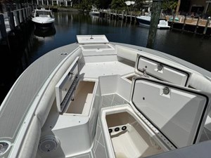 2005 REGULATOR 23 Center Console - photo 9