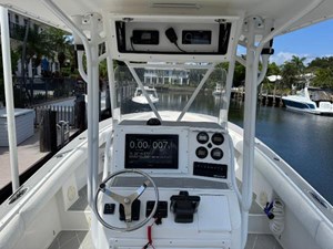 2005 REGULATOR 23 Center Console - photo 12