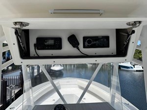 2005 REGULATOR 23 Center Console - photo 13