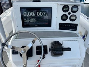 2005 REGULATOR 23 Center Console - photo 14