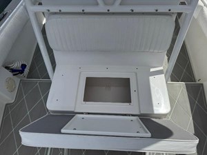 2005 REGULATOR 23 Center Console - photo 17