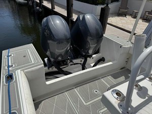 2005 REGULATOR 23 Center Console - photo 18