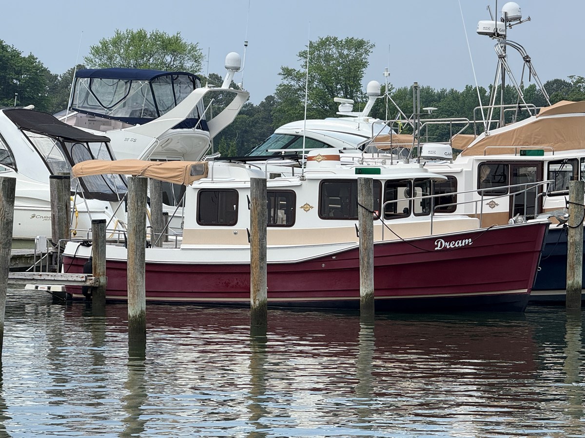 2016 RANGER TUGS 27'